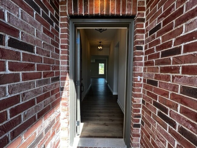 Building Photo - NEW 3 Bedroom home Month 2 Month lease