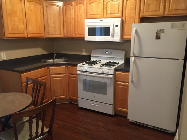 Kitchen - 610 Wolf St