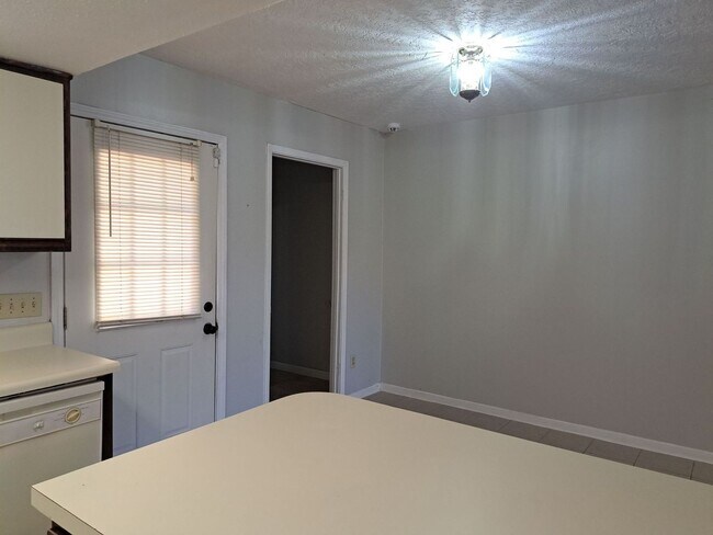 Foto del edificio - 4837 S Lakewood Dr