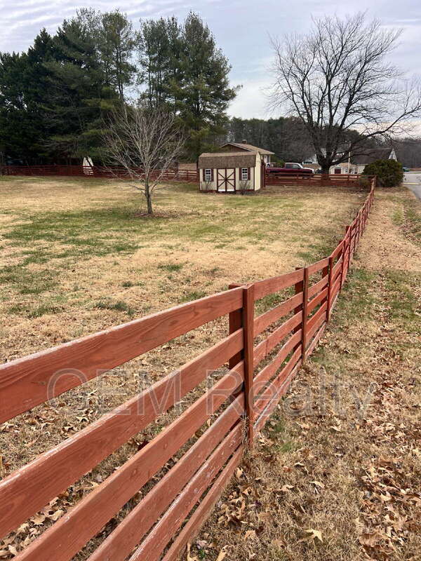 Building Photo - 1244 Mountain View Rd