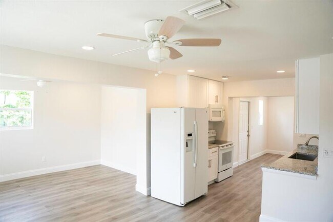Foto del edificio - 2317 NW 15th Ct