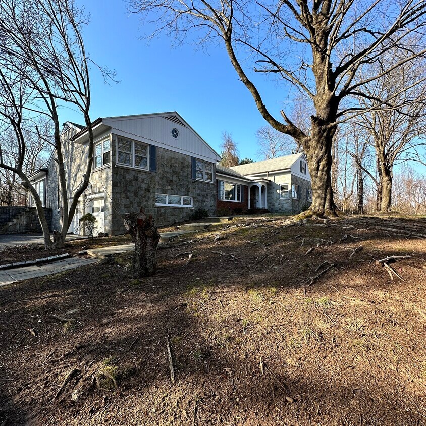 Primary Photo - 167 Kings Hwy