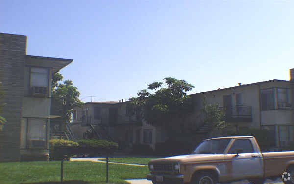 Building Photo - Genoa Garden Apartments