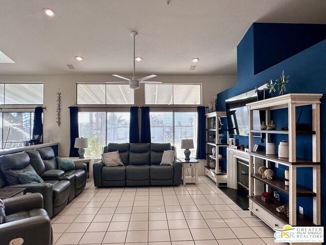 Foto del edificio - 9939 Vía Real