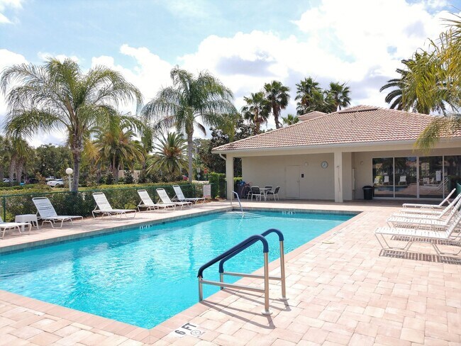 Building Photo - Annual Fully Furnished Second Floor Condo in L Pavia with a Community Pool!