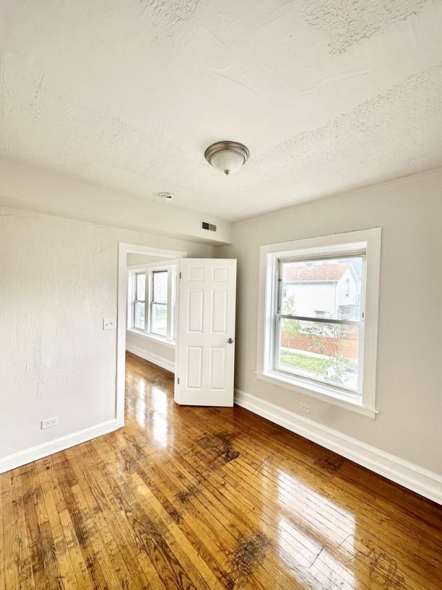 Building Photo - 2 bedroom in Chicago IL 60651