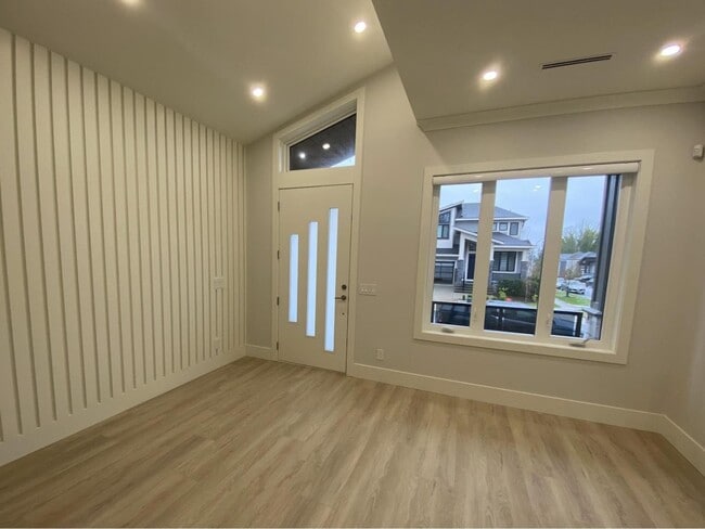 Building Photo - 15663-1577B 77B Ave