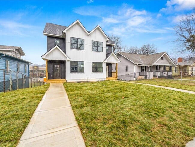 Foto del edificio - Knoxville 37914 - 3 bedroom, 3 bath stunning townhome apartment in Park City area of Knoxville - ...