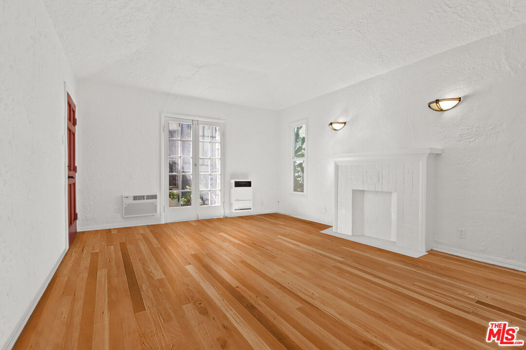 Building Photo - 1388 1/2 Edgecliffe Dr