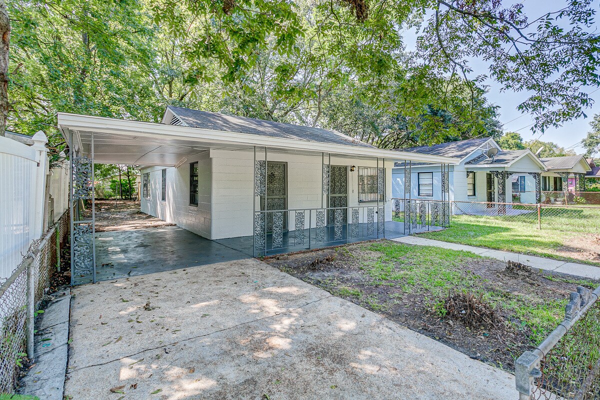 Primary Photo - 1555 VAN DORN ST