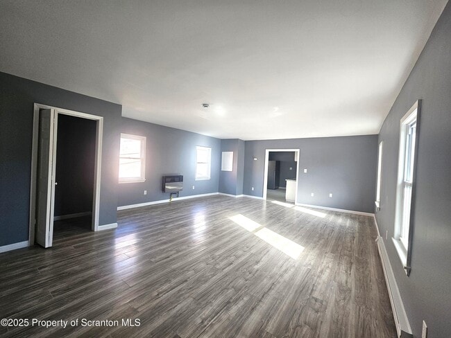 Building Photo - 125 N River St