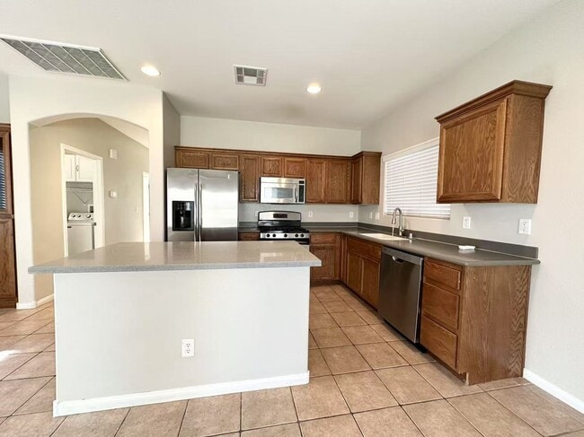 Building Photo - Beautiful two story house