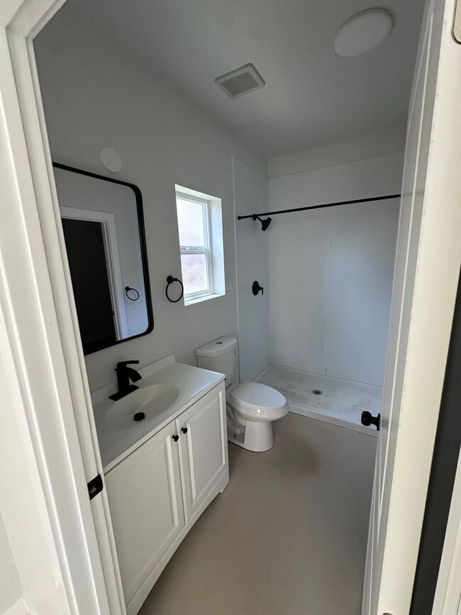 Building Photo - Brand new 3 bedroom house in quiet neighbo...