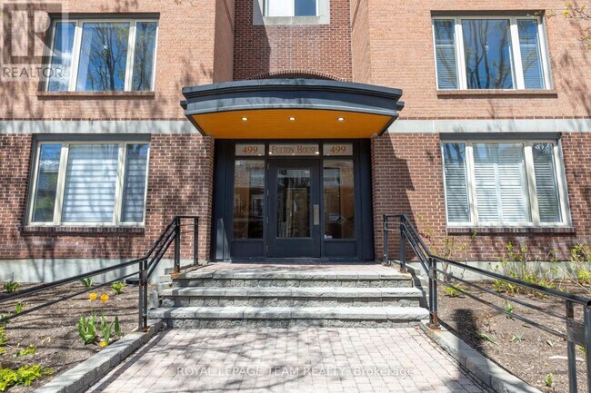 Photo du bâtiment - 499 Sunnyside Ave