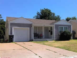 Building Photo - 418 W Iowa Ave