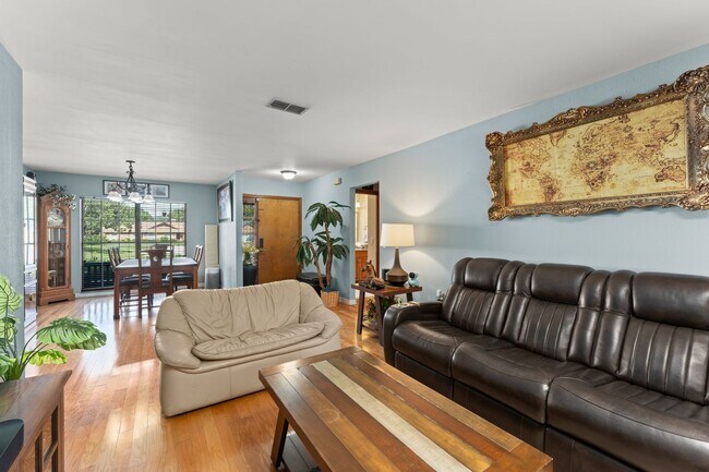 Foto del edificio - 1341 S Ridge Lake Cir
