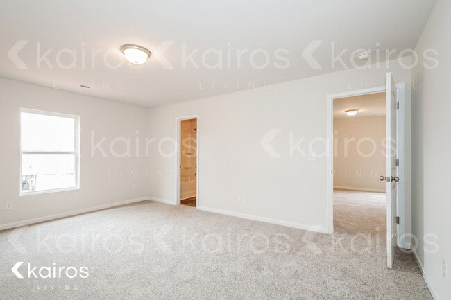 Building Photo - 2033 Country Pl