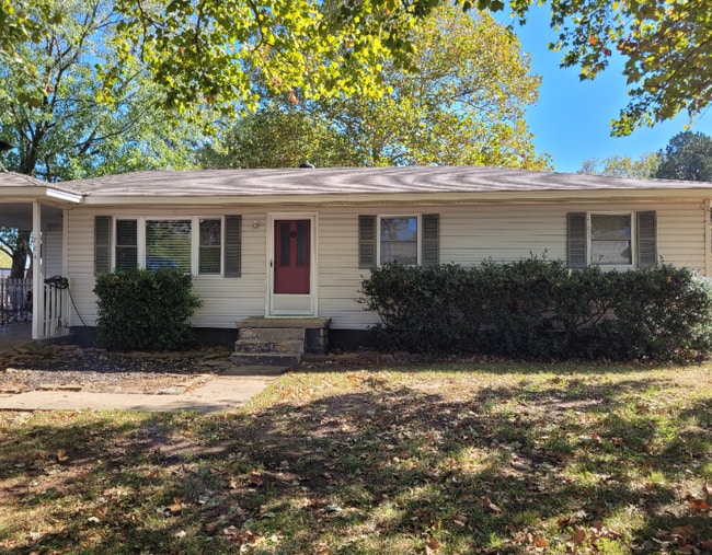 Building Photo - 704 Strozier Ln