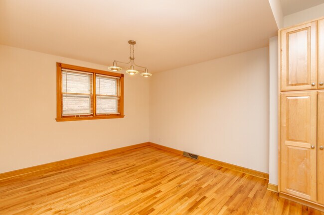 Building Photo - 4157 W Addison St
