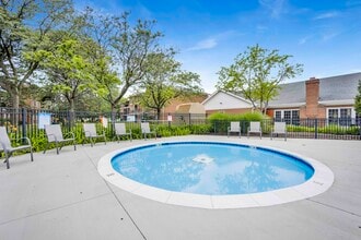 Building Photo - Lakehaven Apartments