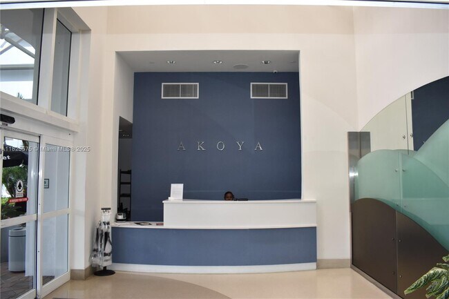 Foto del edificio - 6365 Collins Ave