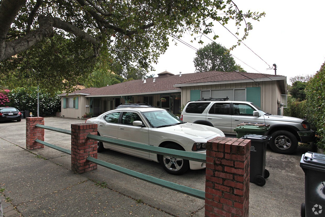 Foto del edificio - 19 Madrone