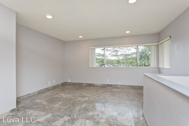 Building Photo - 3 br, 2 bath House - 164 B Kahako Street