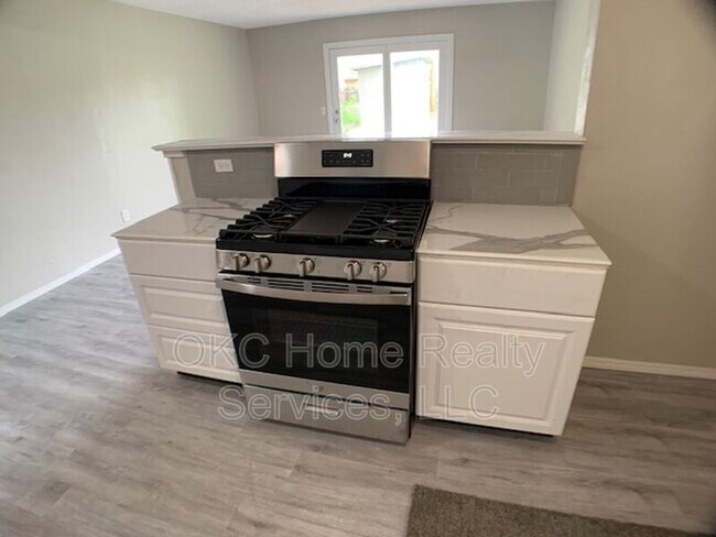 Foto del edificio - 6812 S Land Ave