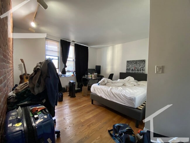 Building Photo - Allston 2 Bed 2 Bath available 9/1
