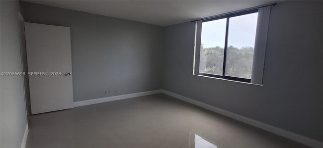 Building Photo - 901 Hillcrest Dr
