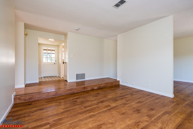 Building Photo - 3290 Hebron Ct