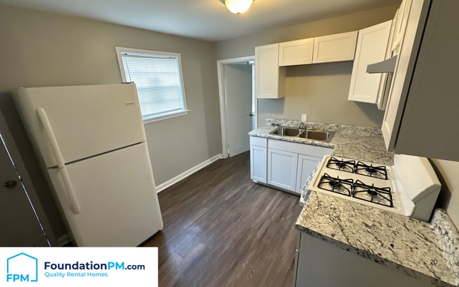 Building Photo - 672 Carpenter St