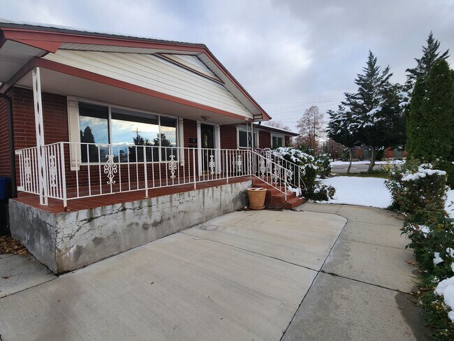 Building Photo - 6087 S 1430 E
