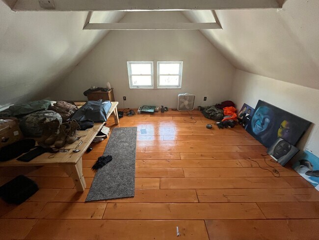 Building Photo - 528 N 5th St