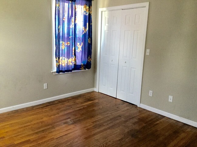 Rear bedroom 3 - 131 Monroe St