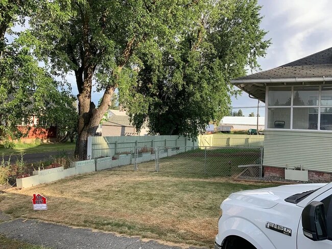 Foto del edificio - 601 W California St