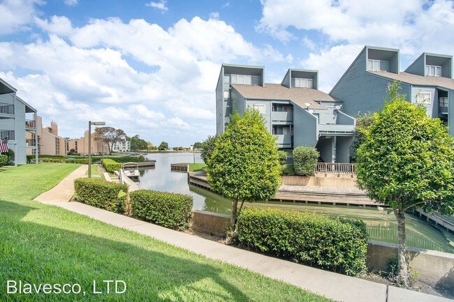 Building Photo - 12500 Melville Dr