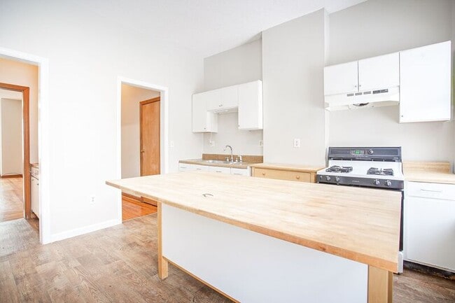 Photo - 193 Beech St House