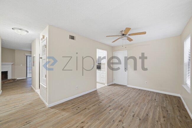 Building Photo - 5893 N Castlegate Dr