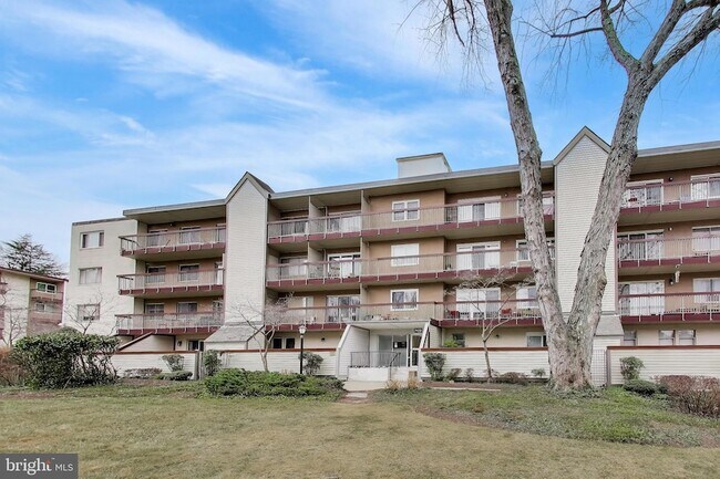 Foto del edificio - 7420 Lakeview Dr