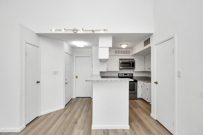 Foto del edificio - 10855 Meadowglen Ln
