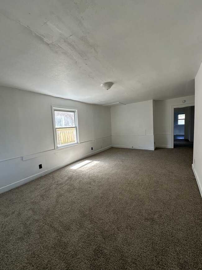 Building Photo - 1913 Broadway St