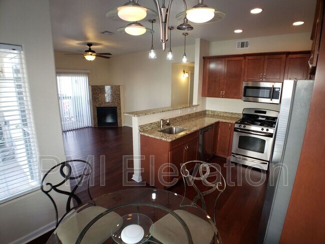 Foto del edificio - 8425 Pebble Creek Way