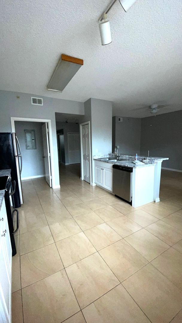 Foto del edificio - Charming 2/2 Spacious Condo with a Screene...