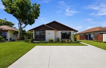 Building Photo - 5330 Mendoza St