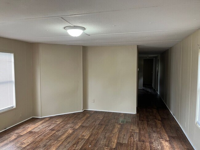 Foto del edificio - 2 Bedroom 1 Bath Mobile Home For Rent!