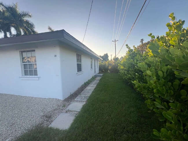 Foto del edificio - Updated 3/1 Home for Rent Close to Downtown Fort Myers Fun & Dining!