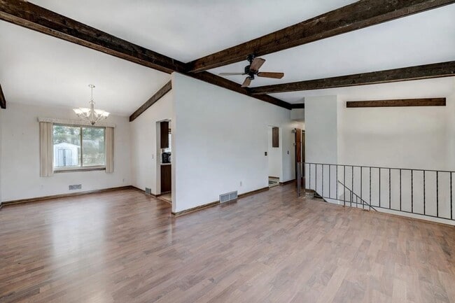 Building Photo - Great 3bed 2bath Single Family Home in Prime Eden Prairie Neighborhood