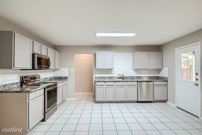 Foto del edificio - 5 br, 2 bath House - 2808 High Pointe Boul...