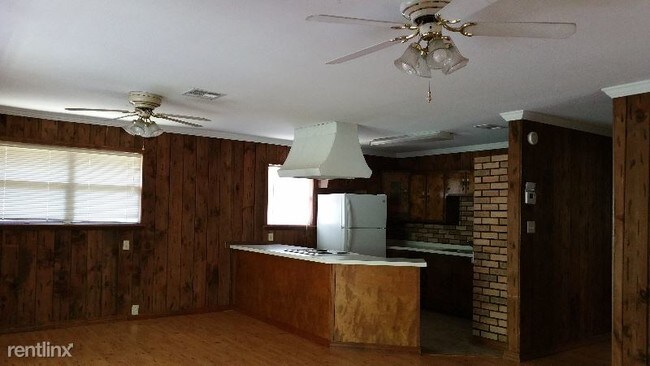Building Photo - 73157 Highway 59
